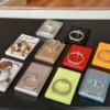 Anillo para celular con encendedor electrico