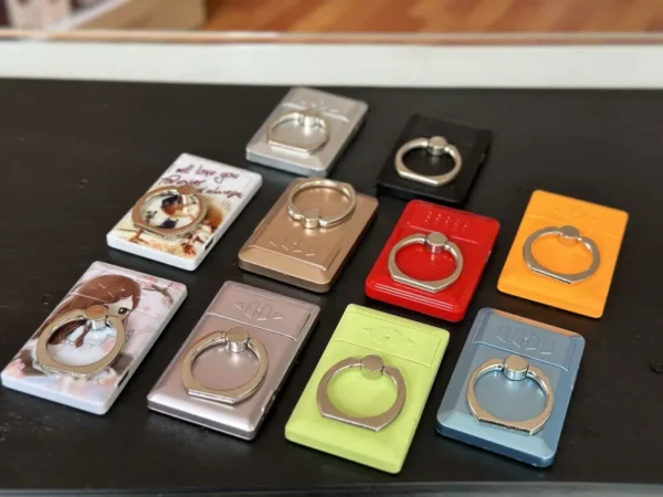 Anillo para celular con encendedor electrico