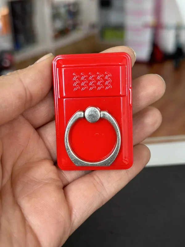 Anillo para celular con encendedor electrico
