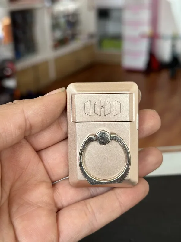 Anillo para celular con encendedor electrico