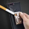Anillo para celular con encendedor electrico